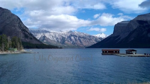 A body of water with a mountain in the background, banff alberta