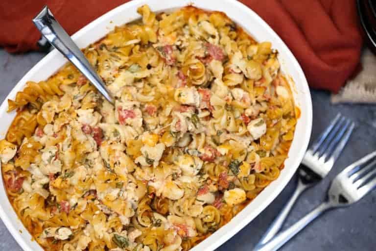 A bowl of food, with Chicken and Pasta