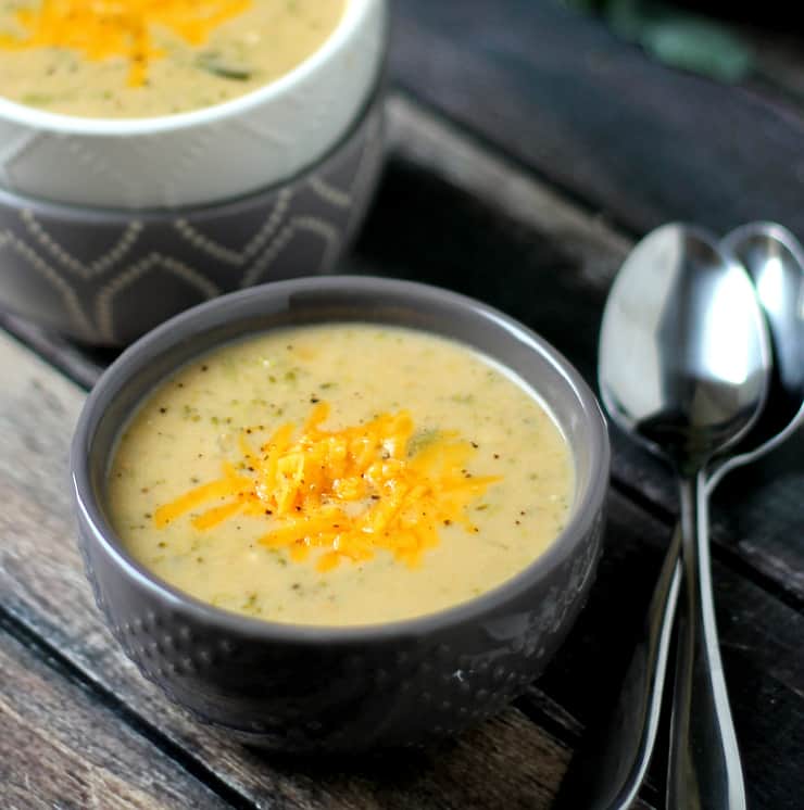 Slow Cooker Cheese and Broccoli Soup