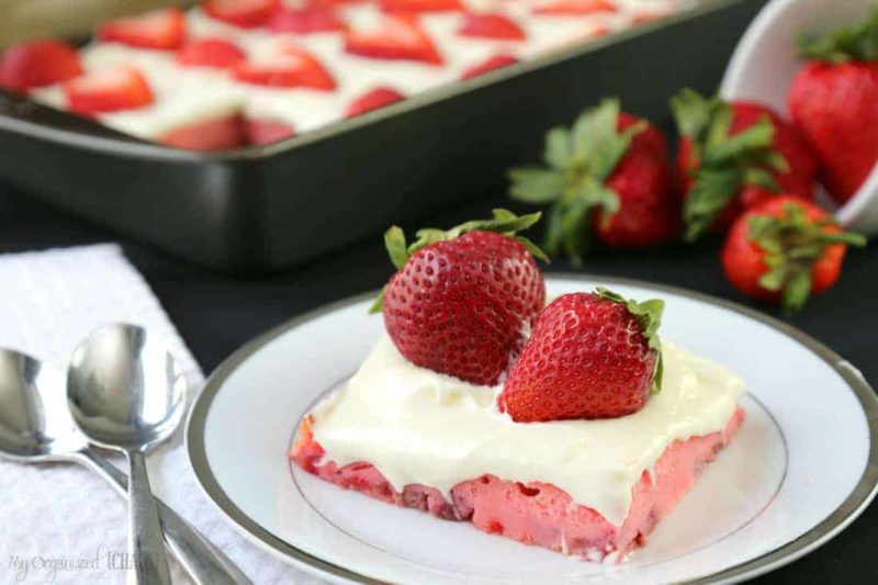 strawberries and cream cake cream cheese frosting