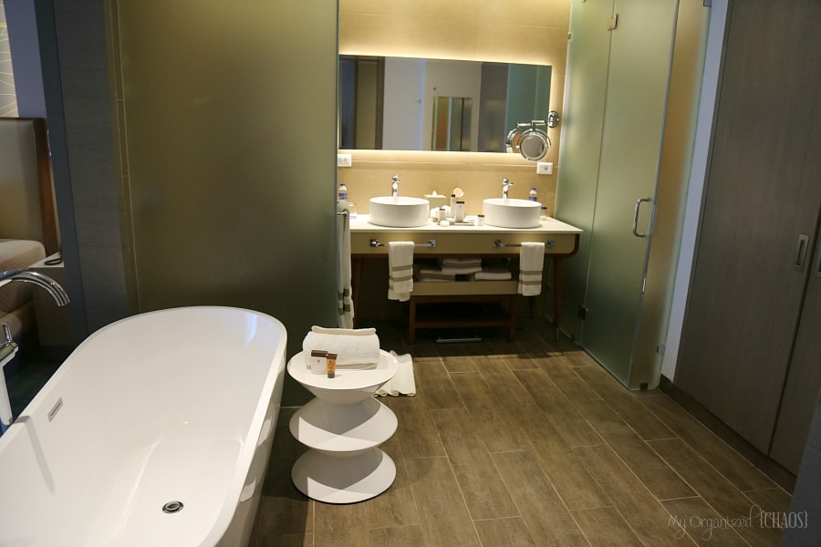 Nickelodeon Hotels & Resorts Punta Cana swim up pad suite bathroom