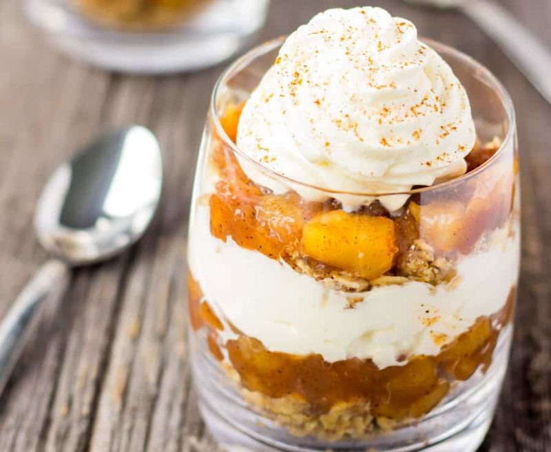 Easy No-Bake Apple Pie Parfaits in a cup