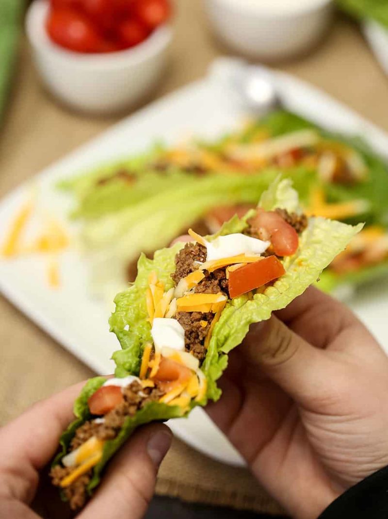 Low Carb Taco Lettuce Wraps - super simple to make and so tasty, healthy eating is easy with recipes like this one! You can have this delicious dinner on the table in minutes with this taco recipe