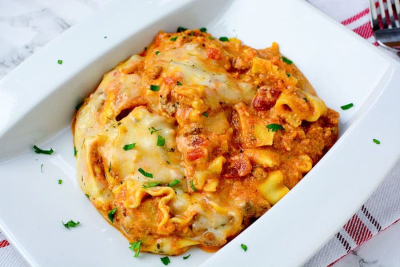 Making a homemade comfort food that the whole family loves just got easier with this Slow Cooker Easy Lasagna! This Italian dish often served on special occasions can now be enjoyed on any day thanks to delicious and traditional lasagna ingredients cooked in the crockpot.