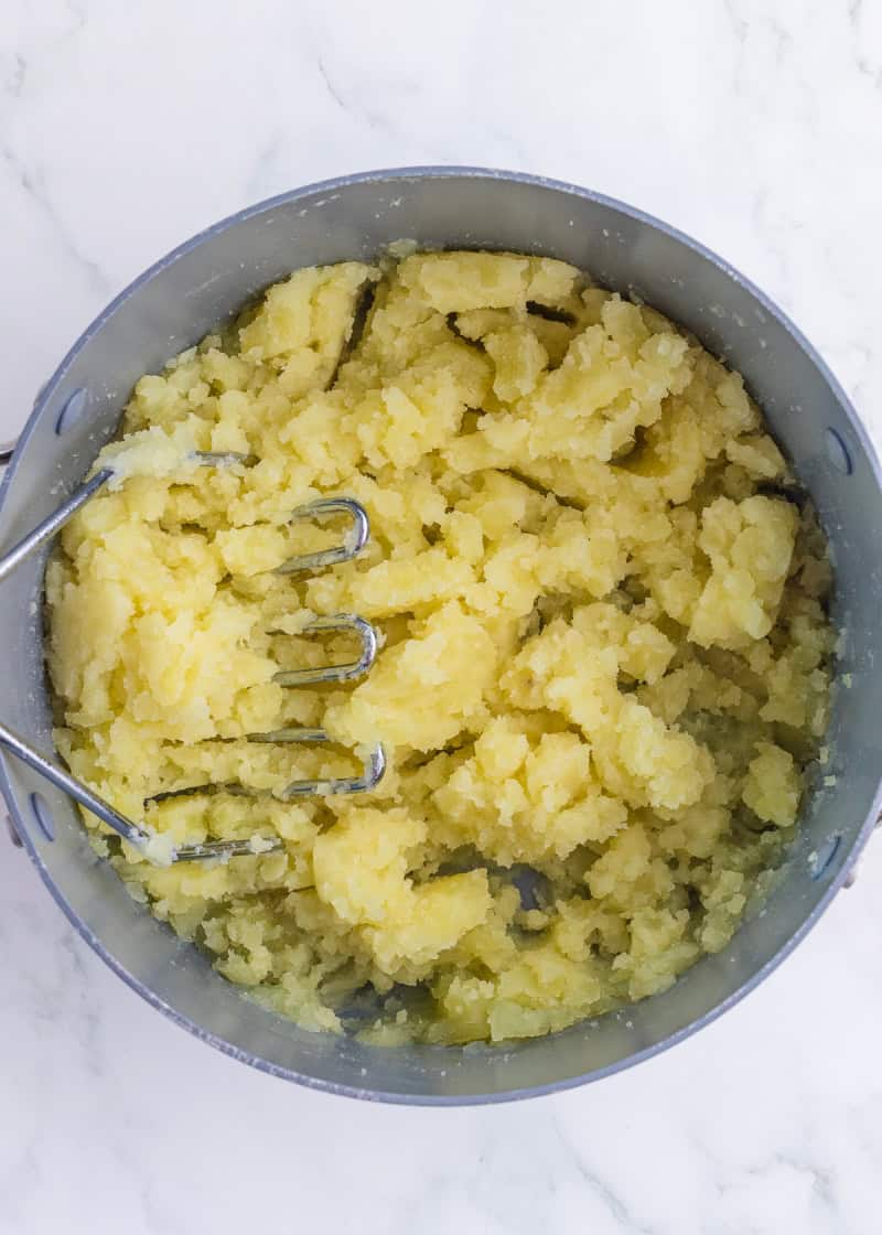 mashed potatoes in a pot.